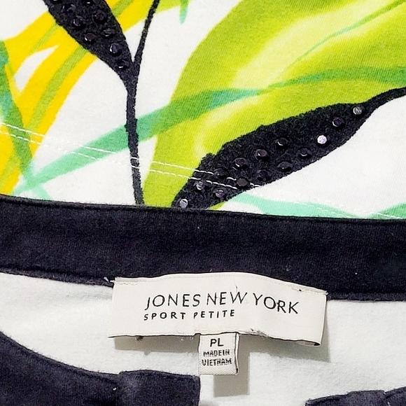 Jones New York Sport White with Green Leaf Design and Black Beads (Petite L) - Picture 4 of 6
